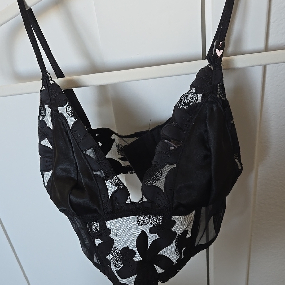 Victoria's Secret Blue Bella Black Bralette